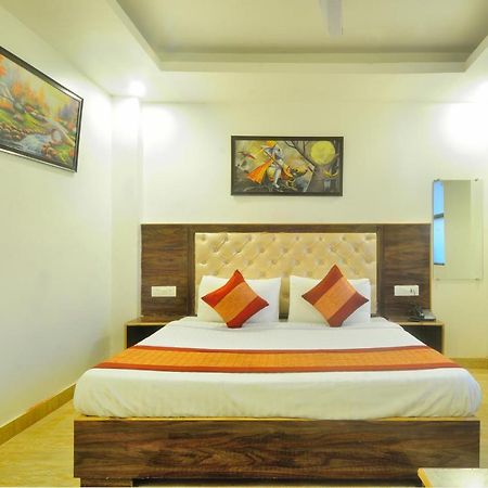 Hotel Noida Delight Bagian luar foto