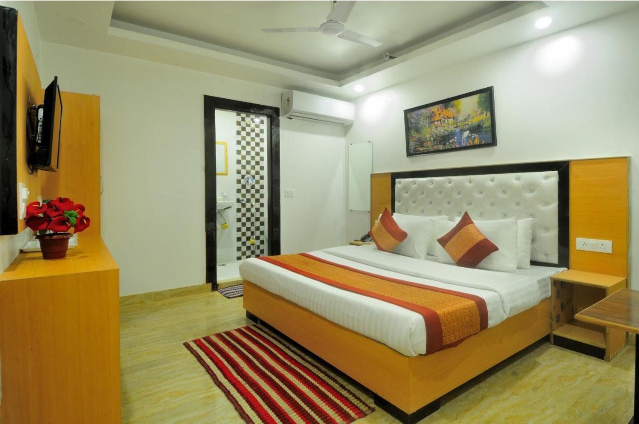 Hotel Noida Delight Bagian luar foto