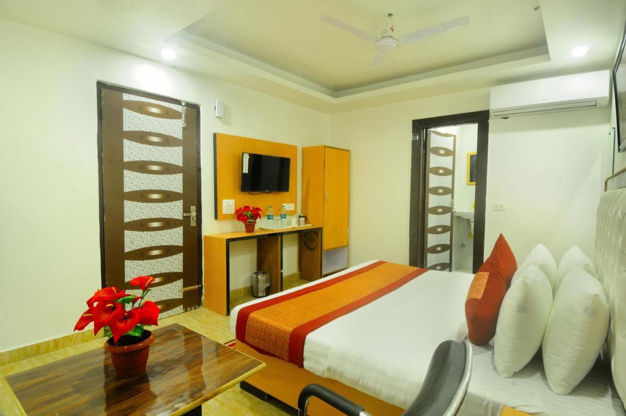 Hotel Noida Delight Bagian luar foto