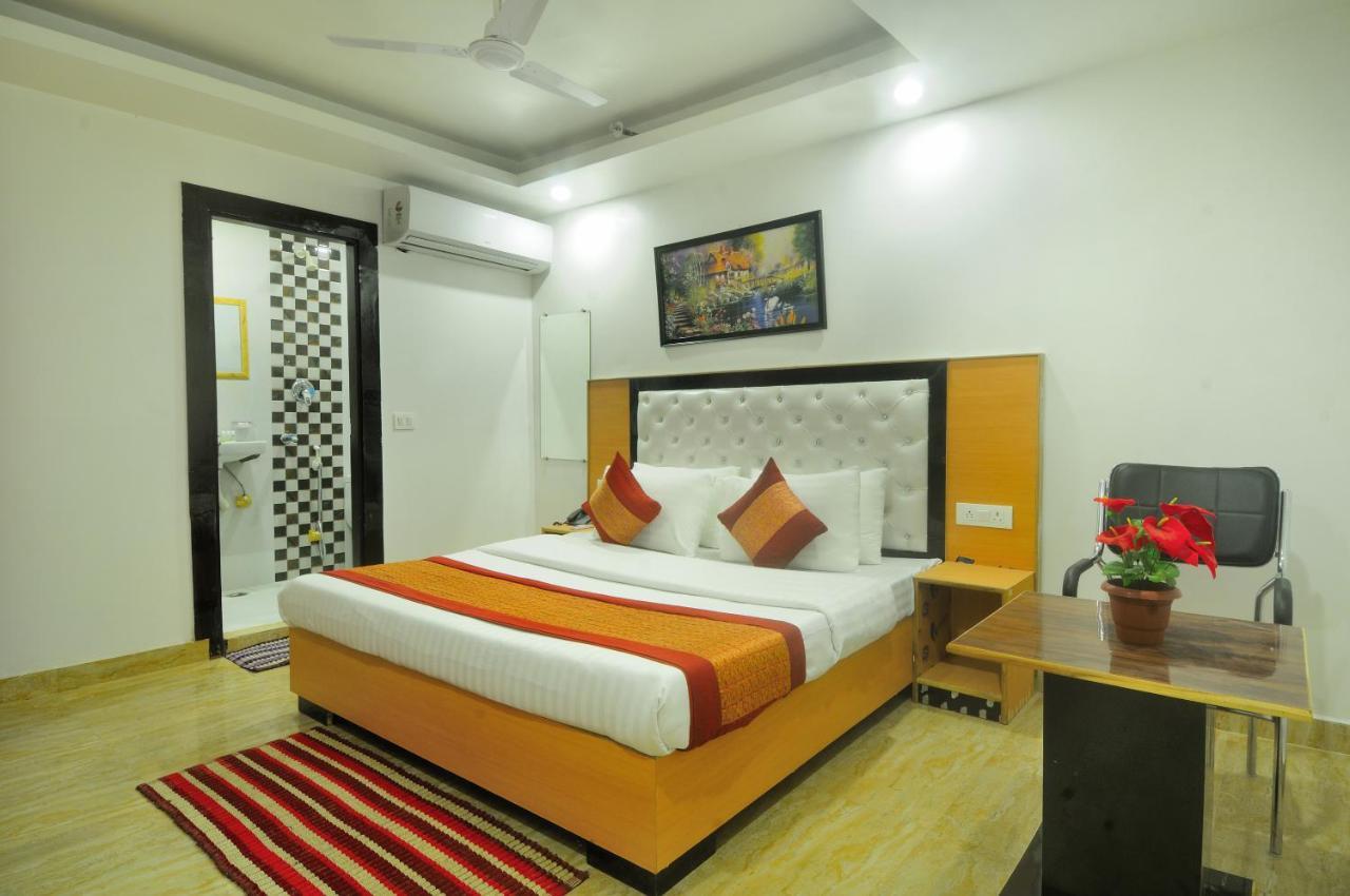 Hotel Noida Delight Bagian luar foto