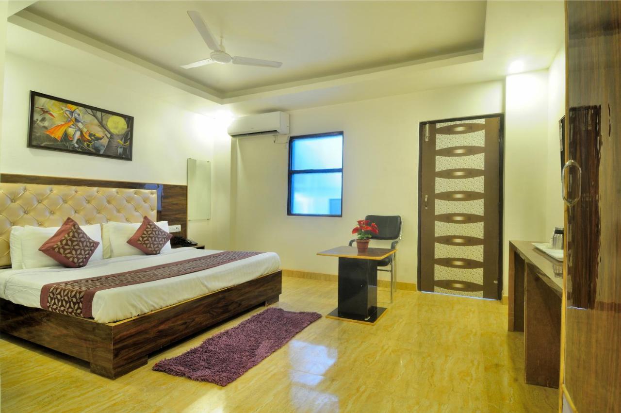 Hotel Noida Delight Bagian luar foto