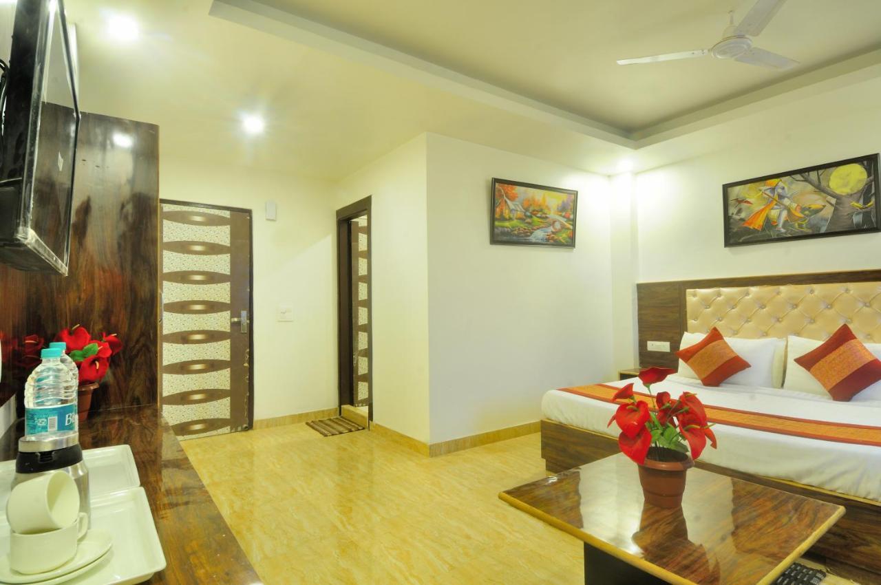 Hotel Noida Delight Bagian luar foto