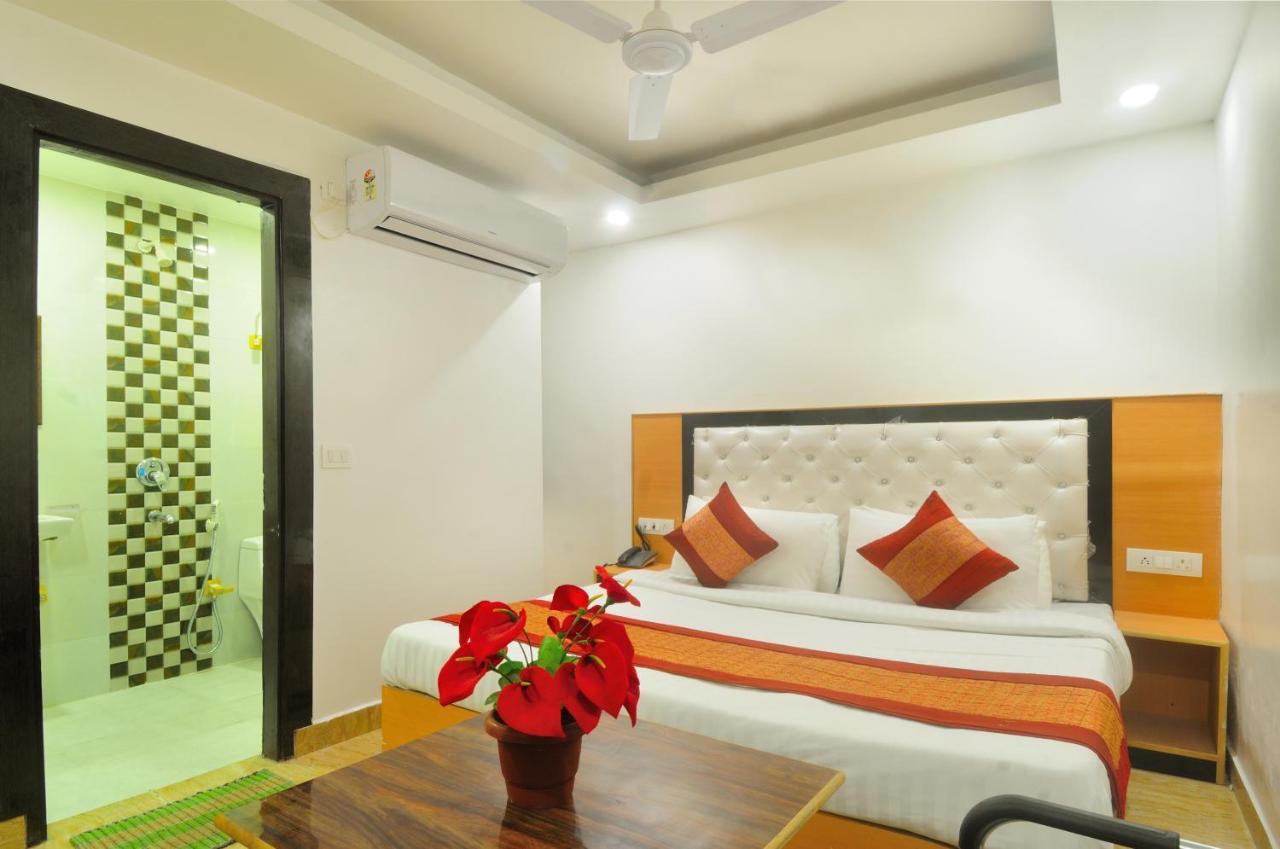 Hotel Noida Delight Bagian luar foto