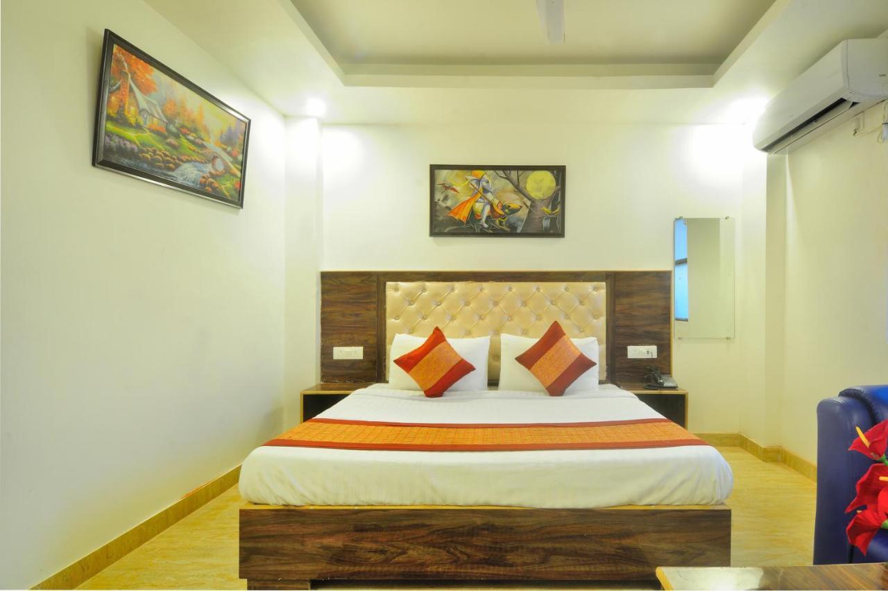 Hotel Noida Delight Bagian luar foto