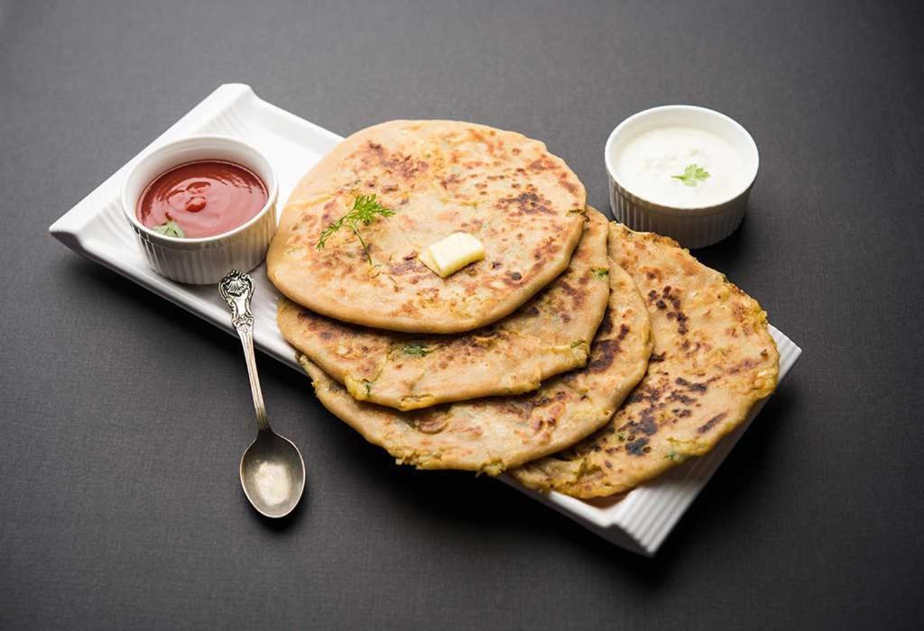 Hotel Noida Delight Bagian luar foto